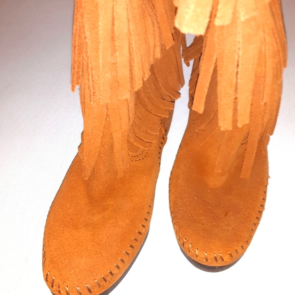 Minnetonka Gorgeous fringed moccasin boots sz 6 - Picture 3 of 7